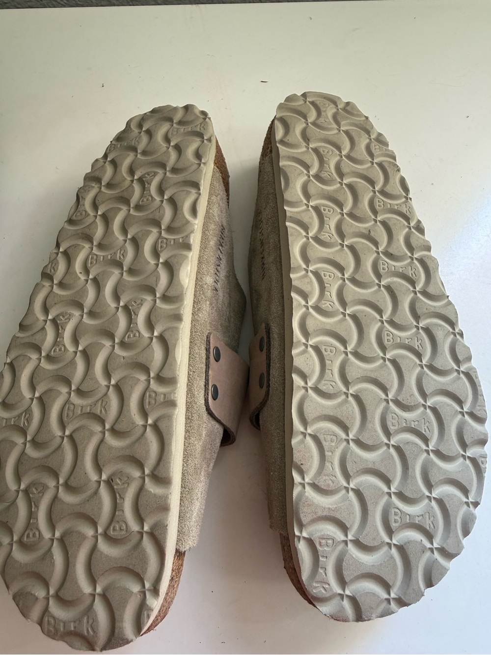 Birkenstock Kyoto Women size 7 Suede Crossover Sandals in Beige - Picture 4 of 5